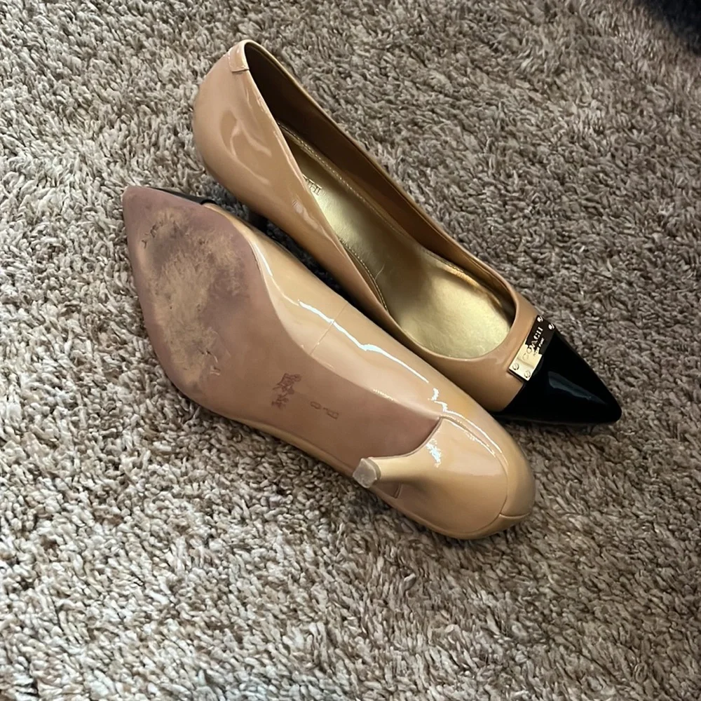 Coach Pumps Size 8B 2 1/2 Inch Heel - Picture 3 of 5